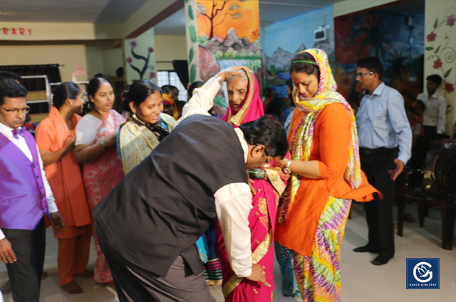 Hundreds Flocked into the Day 2 Blessing Prophetic Prayer held in Belgaum by Grace Ministry. People from all walks of life, immaterial of caste, creed, and religion to listen to the Word of God. 